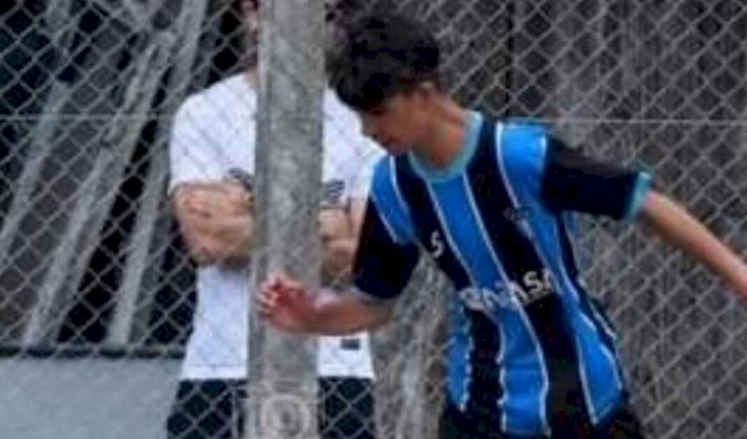 tragedia-en-el-futbol-del-ascenso:-murio-un-jugador-de-16-anos-que-se-descompenso-en-medio-de-un-partido