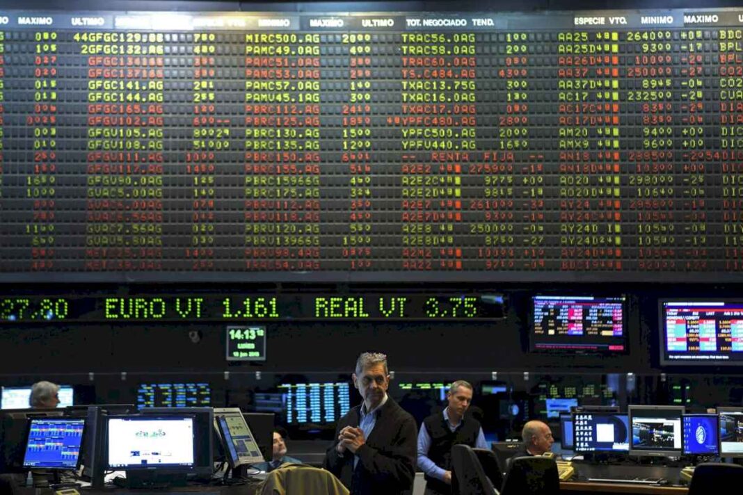 dolar-hoy:-las-acciones-suben-hasta-11%-en-el-exterior,-a-la-espera-del-discurso-de-milei