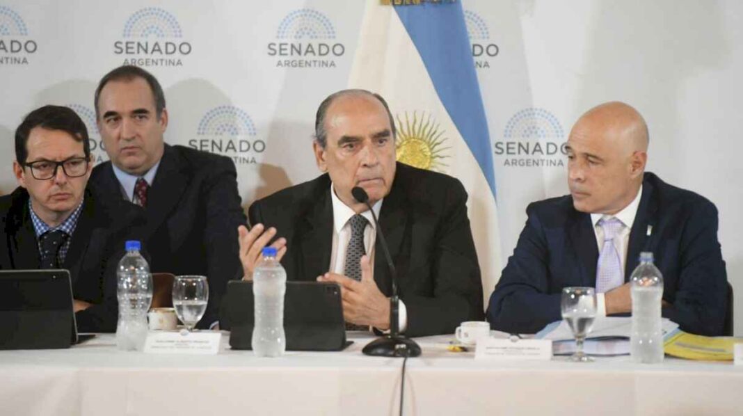 senado:-con-fuertes-criticas-del-kirchnerismo,-funcionarios-defienden-la-ley-bases-y-el-paquete-fiscal