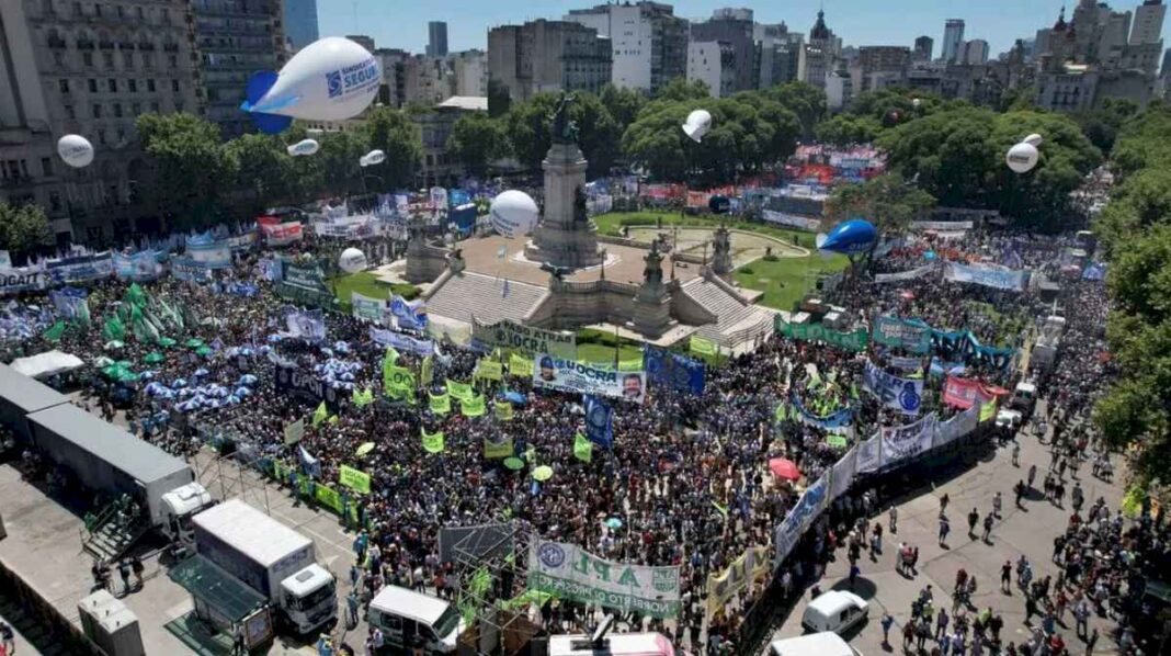 paro-general-del-9-de-mayo:-a-que-hora-empieza-y-que-servicios-no-van-a-funcionar