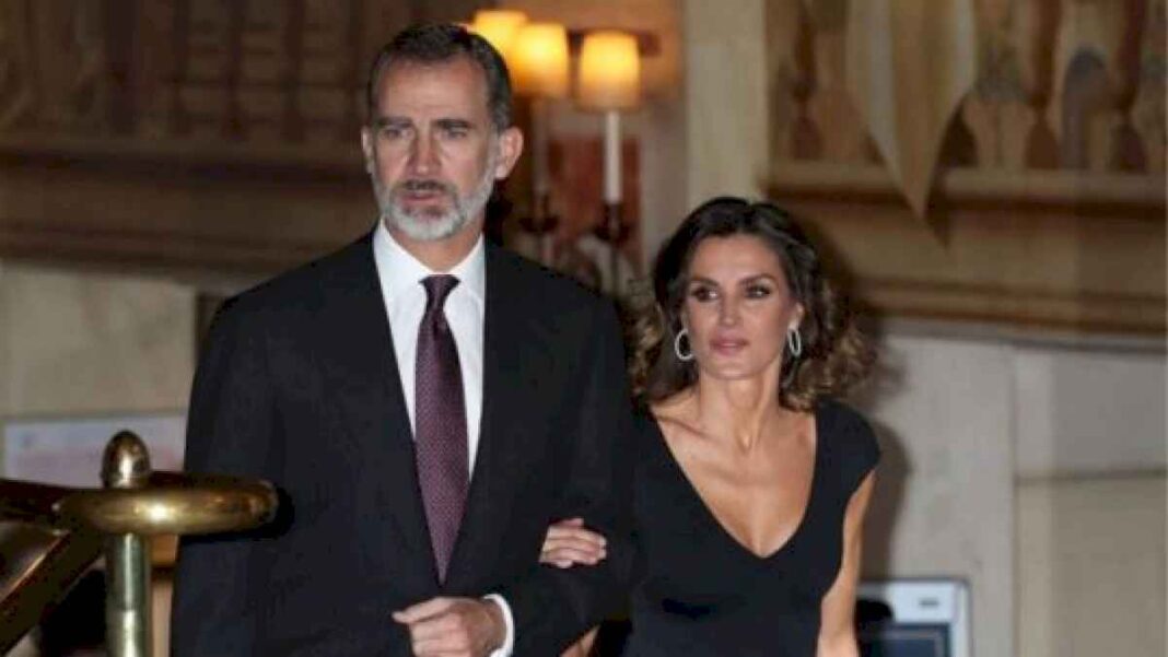 los-mensajes-ocultos-detras-del-retrato-de-los-reyes-felipe-vi-y-letizia-ortiz-hechos-por-annie-leibovitz