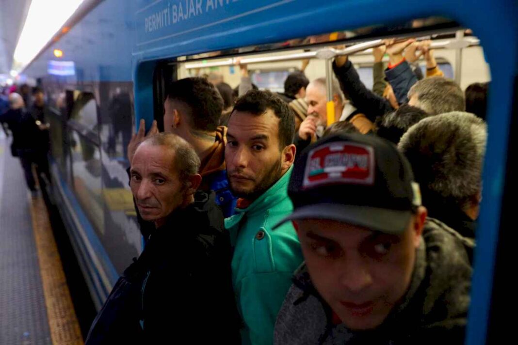 una-medida-de-fuerza-provoco-demoras-y-cancelaciones-en-los-trenes-del-amba-y-podria-extenderse-durante-el-martes