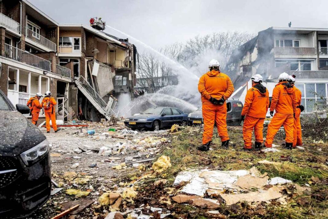 una-explosion-destruyo-un-edificio-en-la-haya-y-buscan-un-auto-que-escapo-luego-del-estallido